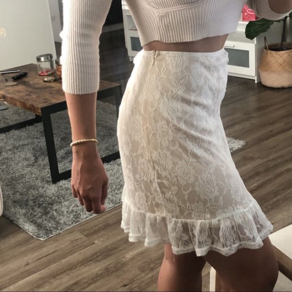 Lace trumpet skirt - Picture 2 of 2